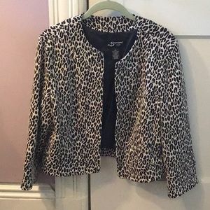 Leopard print short jacket.
